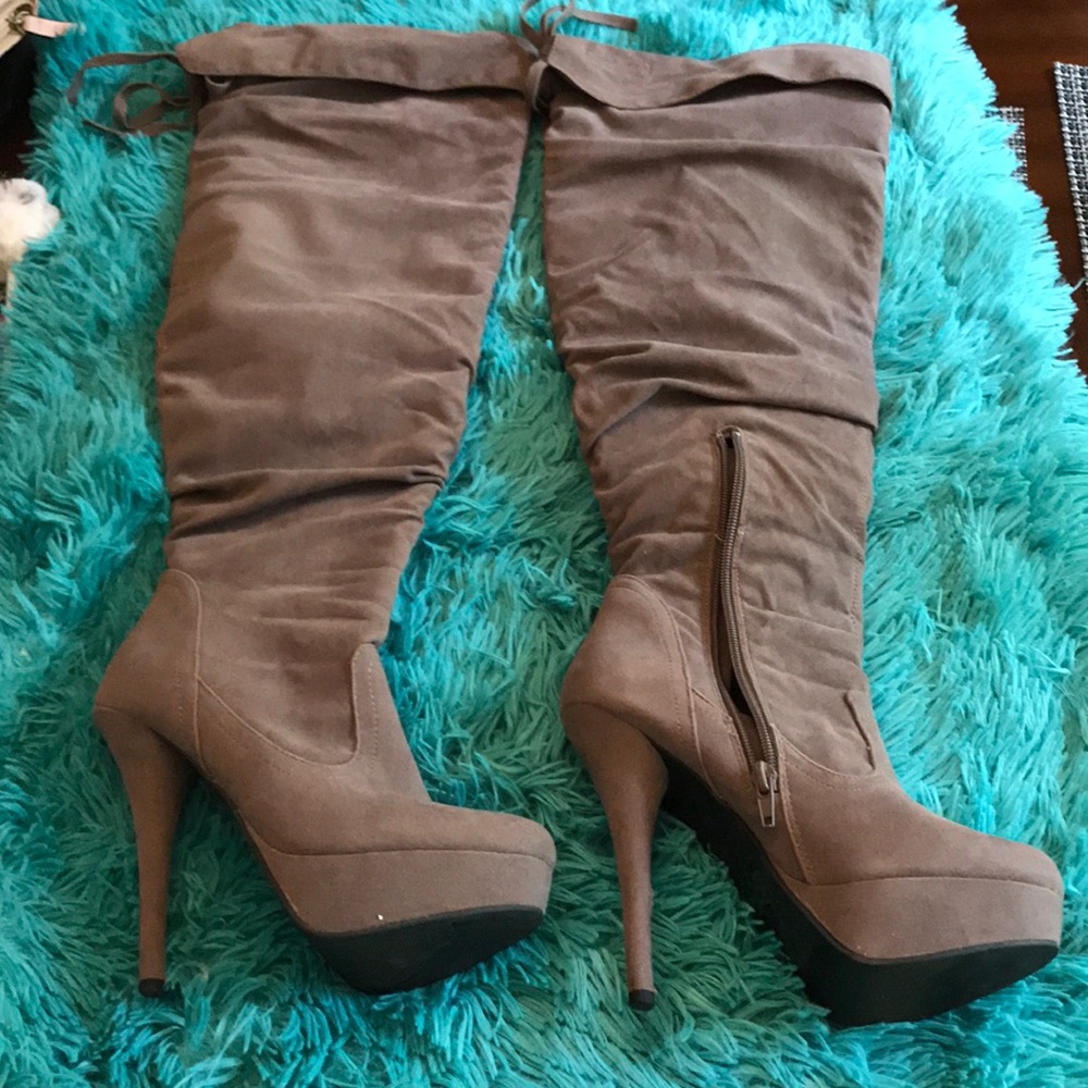 Brown boots (new)